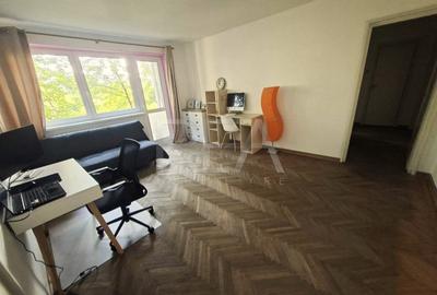 Apartament cu 3 camere semidecomandat, mobilat în Drumul Taberei