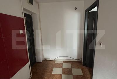 Apartament cu 2 camere semidecomandat, mobilat în Titu