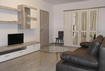 Apartament cu 2 camere decomandat în Apărătorii Patriei