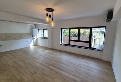 Apartament cu 3 camere decomandat în Polonă