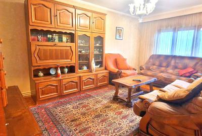Apartament cu 3 camere decomandat, mobilat în Dacia