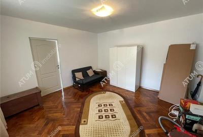 Apartament cu 3 camere nedecomandat, mobilat în Terezian