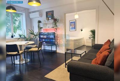 Apartament cu 3 camere semidecomandat, mobilat în Central
