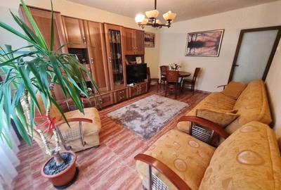 Apartament cu 3 camere decomandat în Casa de Cultură