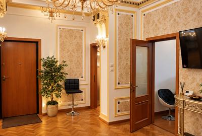 Apartament cu 5 camere circular în Romană
