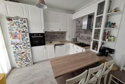 Apartament cu 3 camere decomandat, mobilat în Lipovei