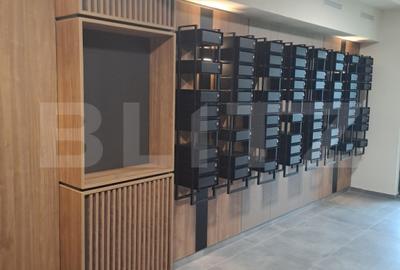 Apartament cu 3 camere decomandat în Tractorul