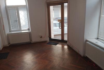 Inchiriere spatiu parter 3 camere Universitate - 1