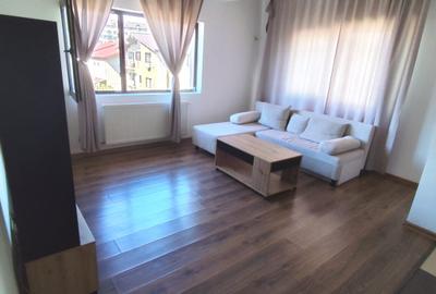 Apartament cu 3 camere decomandat, mobilat în Haliu