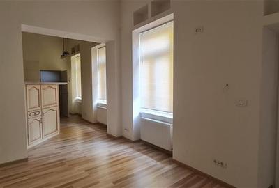 Apartament cu 3 camere semidecomandat în Ultracentral