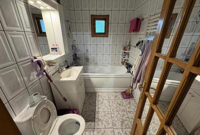 3 camere, etaj 3 cu acoperis, 2 balcoane , 2 bai, zona centrala - 14