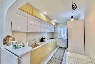 Apartament cu 4 camere decomandat, mobilat în Valea Aurie