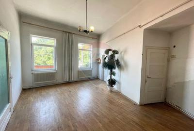 Casă cu 3 camere de vânzare în zona centrala comison 0% + garaj - 10