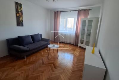Apartament cu 3 camere decomandat, mobilat în Central