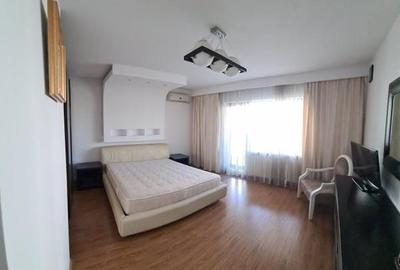 Apartament cu 3 camere decomandat în Băneasa