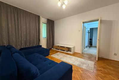 Apartament cu 3 camere semidecomandat în Podu Roș