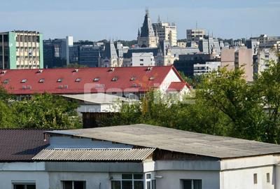 Apartament cu 3 camere decomandat, mobilat în Nicolina