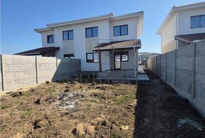 Duplex cu 4 camere în Moșnița Nouă