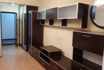 Garsonieră decomandată, mobilată în Titan