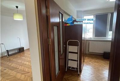 Apartament cu 3 camere semidecomandat, mobilat în Ștefan cel Mare