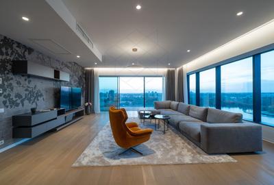 Apartament cu 4 camere semidecomandat în Floreasca