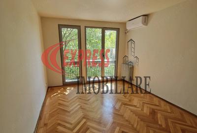 Apartament cu 3 camere semidecomandat în 1 Decembrie 1918