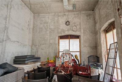 Vila somptuoasa, 10 + camere, S+P+1, 1100mp utili, cu toate utilitatile, in  sec - 15
