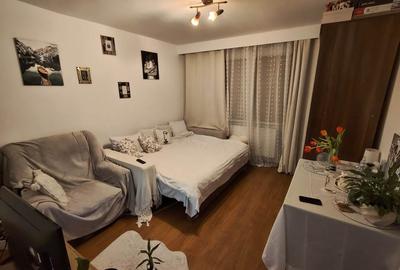 Garsonieră decomandată, mobilată în Ștrand