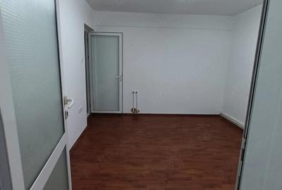 Tomis III, imobil 64 mp., bine pozitionat, intrare stradala. - 3