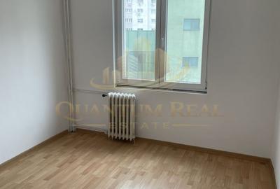 Apartament cu 3 camere decomandat în Mihai Bravu