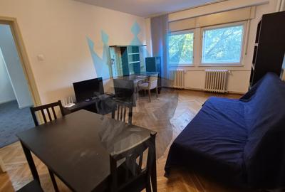 Apartament cu 3 camere decomandat, mobilat în P-ța Unirii