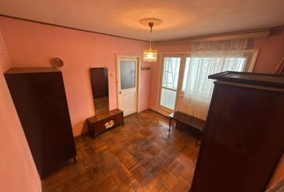 Apartament cu 2 camere semidecomandat în Podu Roș