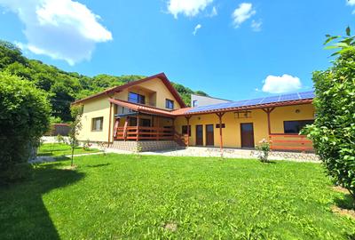 Casă individuală cu 6 camere în Florești