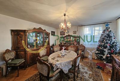 Casă spațioasă, retrasă de la stradă, într-o zonă liniștită din Sibiu - 1