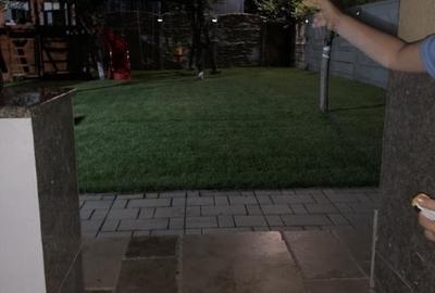Inchiriez casă cu garaj si un loc de parcare in curte - 3