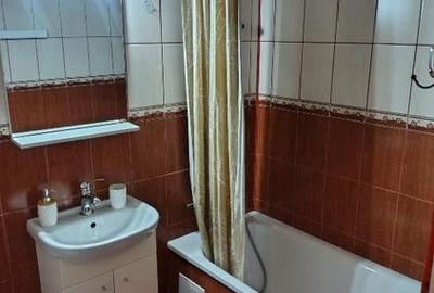 Garsonieră  spatioasă , decomandată , parter înalt, INEL 2 - 5