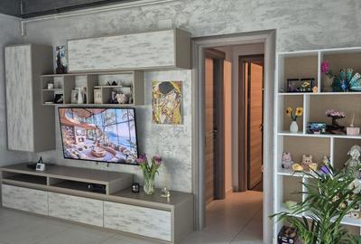 Apartament cu 3 camere decomandat, mobilat în Faleza Nord