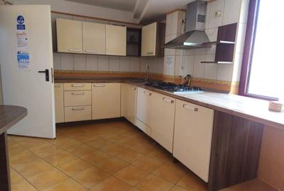 Cladire  de  birouri/showroom  -760 mp/7.5  euro/mp+tva /Zona  13 Septembrie - 12