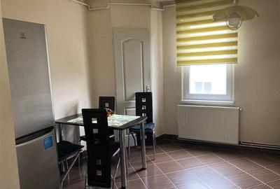 Apartament cu 2 camere decomandat, mobilat în 7 Noiembrie