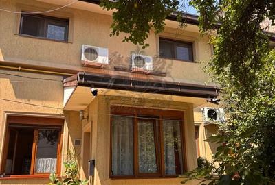 Casă individuală cu 5 camere în Rosetti