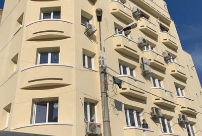 Apartament cu 3 camere semidecomandat în Calea Victoriei