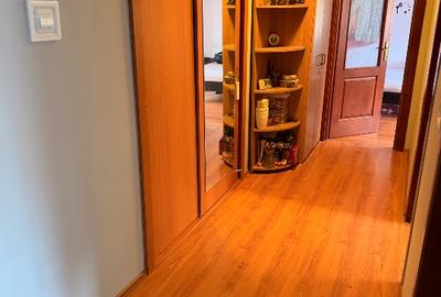 Apartament cu 5 camere decomandat, mobilat în Cezar Petrescu