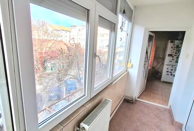 Apartament 4 camere,ultracentral, decomandat, mobilat si utilat,str Decebal - 21