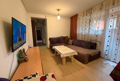 Apartament cu 4 camere semidecomandat în Est