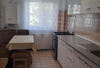 Apartament 3 camere etaj 1, strada Siretului - 6