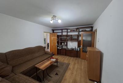 Apartament cu 3 camere semidecomandat, mobilat în Drumul Taberei