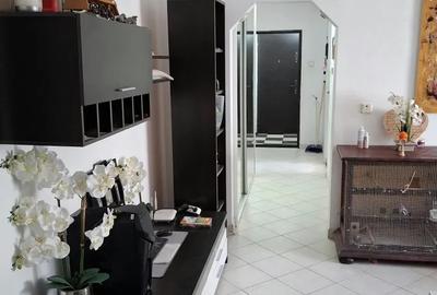 Apartament cu 4 camere decomandat, mobilat în Vitan Mall