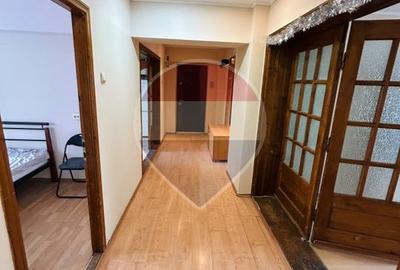 Apartament cu 4 camere decomandat în Central