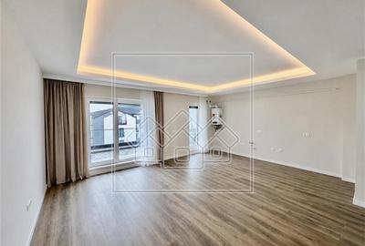 Apartament cu 3 camere nedecomandat în Exterior Sud