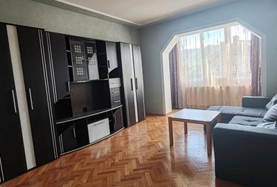 Apartament cu 2 camere decomandat, mobilat în Ultracentral